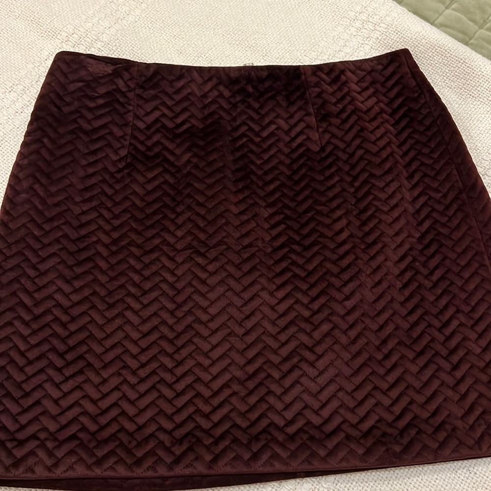 Excellent condition Black Tape sizE Med burgundy shirt.